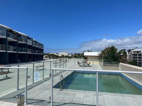 Apartment At The Entrance - Kawana Tourism 4