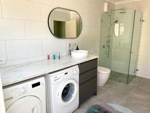 Apartment On Centenary - Kawana Tourism 4