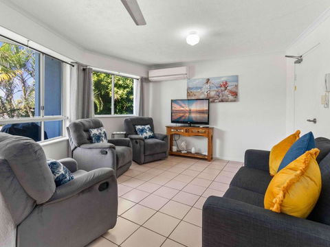 Apartment On The Esplanade - Kawana Tourism 1