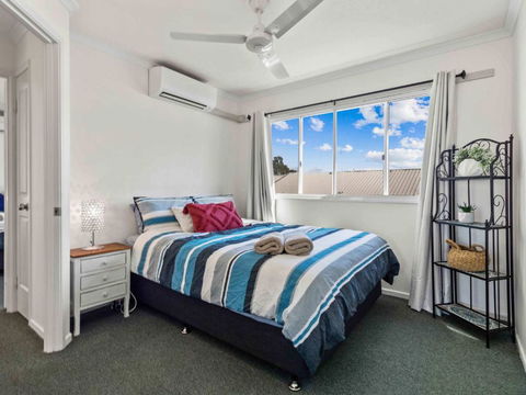 Apartment On The Esplanade - Kawana Tourism 2