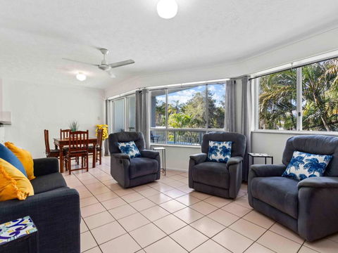 Apartment On The Esplanade - Kawana Tourism 3