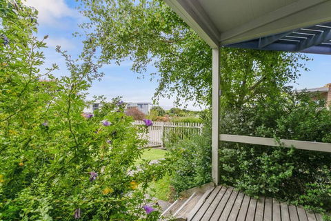 Apollo Bay Beach Bungalow - Couples Retreat - Kawana Tourism 3