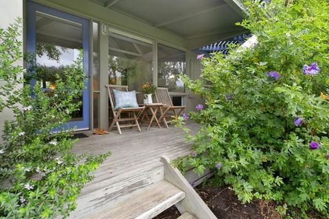 Apollo Bay Beach Bungalow - Couples Retreat - Kawana Tourism 2