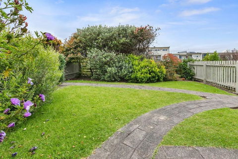 Apollo Bay Beach Bungalow - Couples Retreat - Kawana Tourism 1