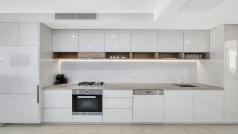 Apollo Short Walk To Beach Accom Holidays - Kawana Tourism 3