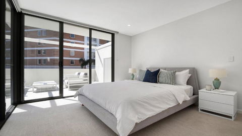 Apollo Short Walk To Beach Accom Holidays - Kawana Tourism 4