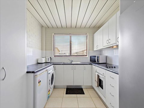 Apollo Unit 28 Ground Floor - Kawana Tourism 4
