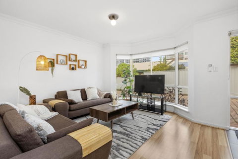 Applecross Retreat - Kawana Tourism 1