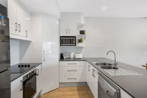 Aqua On Fletcher Street - Kawana Tourism 4
