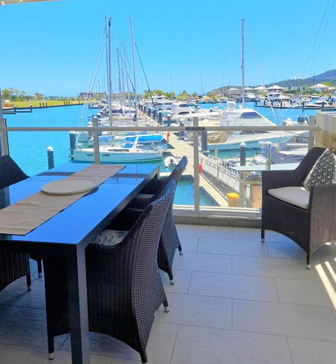 AquaView Boathouse Airlie Beach - Kawana Tourism 0