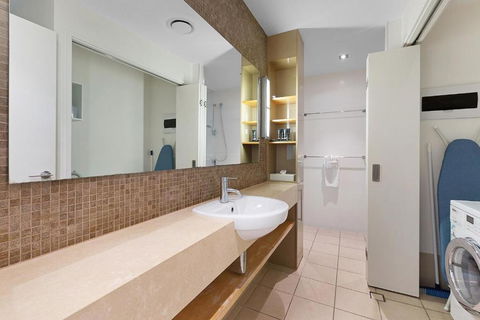 AquaView Boathouse Airlie Beach - Kawana Tourism 4