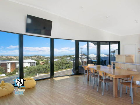 Architect Designed Beach House With Sweeping Views - Kawana Tourism 1
