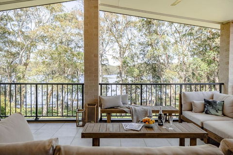 Aria Shores - Your Lakeside Haven - Kawana Tourism 0