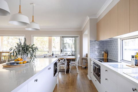 Aria Shores - Your Lakeside Haven - Kawana Tourism 4