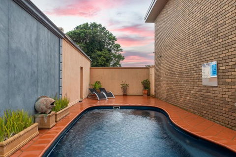 Arlingtons Holiday Accommodation - Kawana Tourism 1