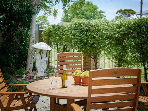 Arlingtons Holiday Accommodation - Kawana Tourism 3