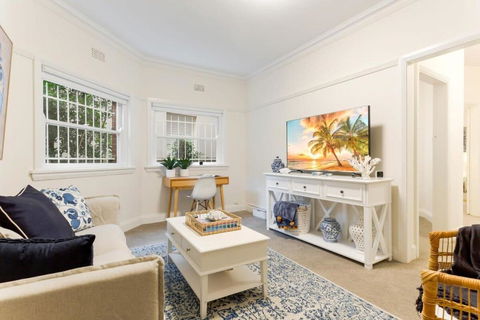Art Deco Apartment Meters Away From The Beach - Kawana Tourism 0