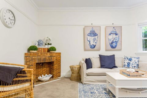 Art Deco Apartment Meters Away From The Beach - Kawana Tourism 1