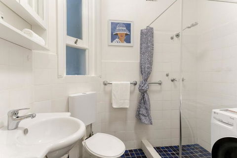 Art Deco Apartment Meters Away From The Beach - Kawana Tourism 4