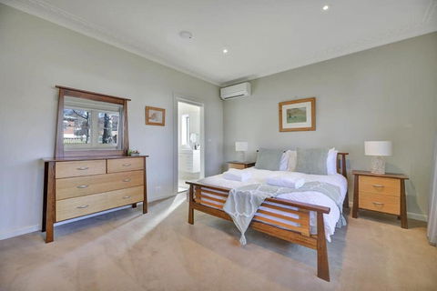 Art House On Anson - Artistic Haven, Spa, Pets - Kawana Tourism 1