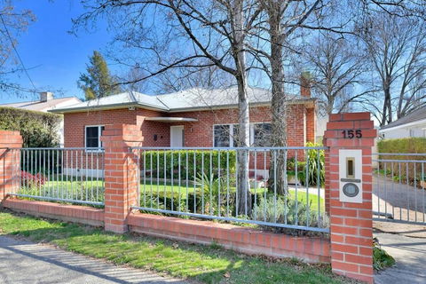 Art House On Anson - Artistic Haven, Spa, Pets - Kawana Tourism 2