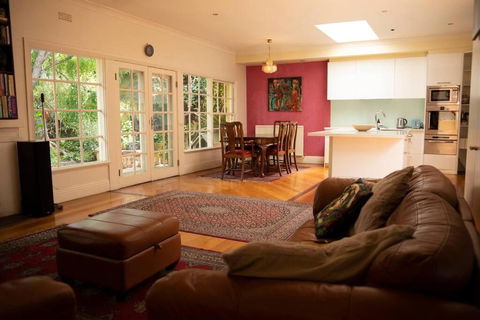 Art House On The Park - Kawana Tourism 0