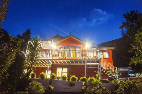 Artee House - A Bright Escape - Kawana Tourism 1