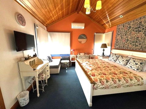 Artee House - A Bright Escape - Kawana Tourism 3