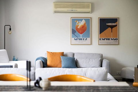 Artful Abode - Duntryleague, Vibrant Decor - Kawana Tourism 3