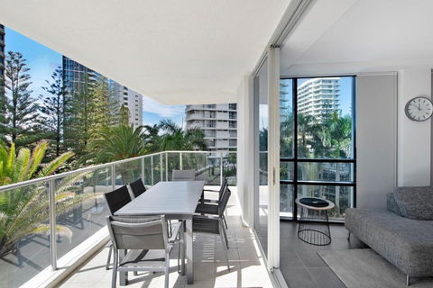 Artique 3 Bedroom Apartment Close To The Beach - CoastHM - Kawana Tourism 4