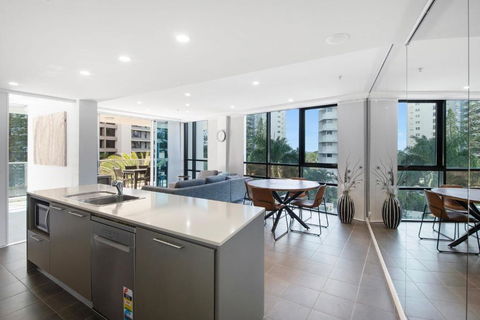 Artique 3 Bedroom Apartment Close To The Beach - CoastHM - Kawana Tourism 2