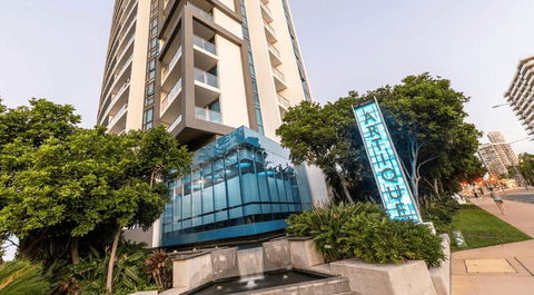 Artique 3 Bedroom Apartment Close To The Beach - CoastHM - Kawana Tourism 3
