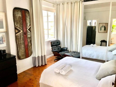 Artistic, Spacious And Comfortable 1 Bedroom Apartment - Kawana Tourism 0