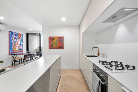 Artistic Urban Getaway Just Off Smith Street! - Kawana Tourism 3