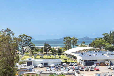 Ash Haven, 19 Ash St - Views, Pool, Air Con, Boat Parking, Wi-Fi - Kawana Tourism 0