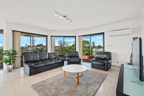 Ash Sienna - Kawana Tourism 3
