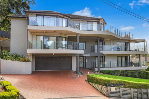 Ash Sienna - Kawana Tourism 1