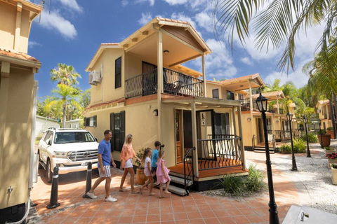 Ashmore Palms Holiday Village - Kawana Tourism 4