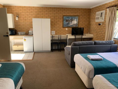 Aspley Pioneer Motel - Kawana Tourism 4