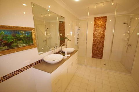 Astoria Retreat Bed & Breakfast - Kawana Tourism 4