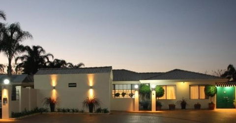 Astoria Retreat Bed & Breakfast - Kawana Tourism 0