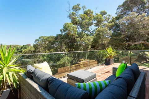 At Agnes Ave: Coastal Views - Kawana Tourism 0