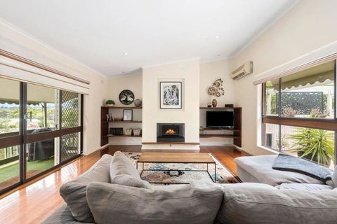 At The Hilltop - Sleeps 10 - Kawana Tourism 0
