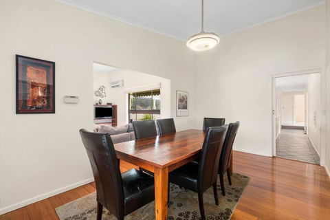 At The Hilltop - Sleeps 10 - Kawana Tourism 4