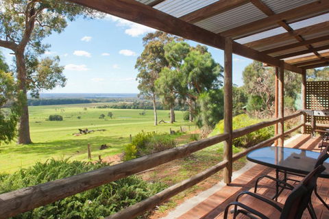 Augusta Sheoak Chalets - Kawana Tourism 0