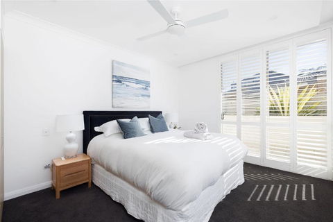Aura 3 Spectacular Beachside Views - Kawana Tourism 4
