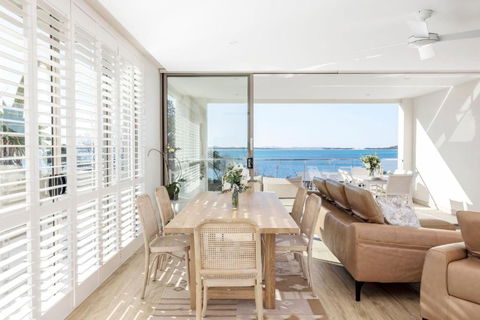 Aura 3 Spectacular Beachside Views - Kawana Tourism 2