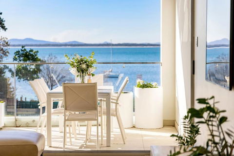 Aura 3 Spectacular Beachside Views - Kawana Tourism 1
