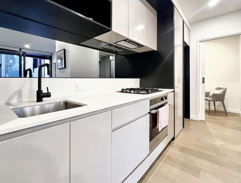 Aura On Lonsdale - Kawana Tourism 2