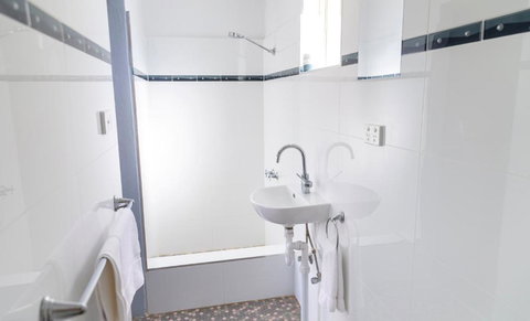 Australian Hotel Motel Yass - Kawana Tourism 1